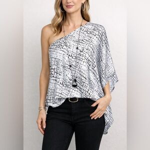 Mainstrip One-Shoulder Flowing Blouse – Tan & Black Print – Size Medium